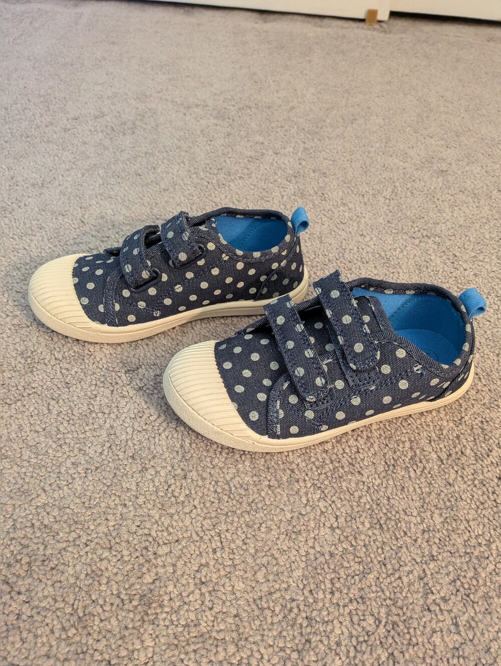 Cat & Jack Parker sneakers, little kids 11, blue with white polka dots, NWOT